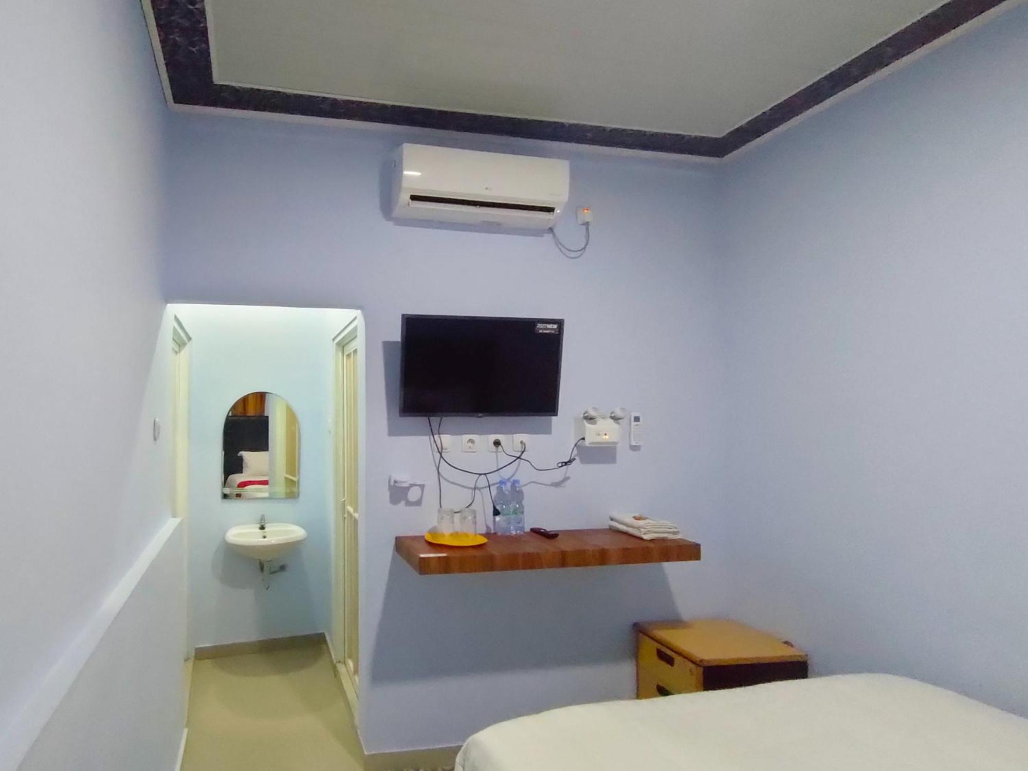 Reddoorz Syariah Near Stasiun Wates Hotel Wates  Eksteriør billede