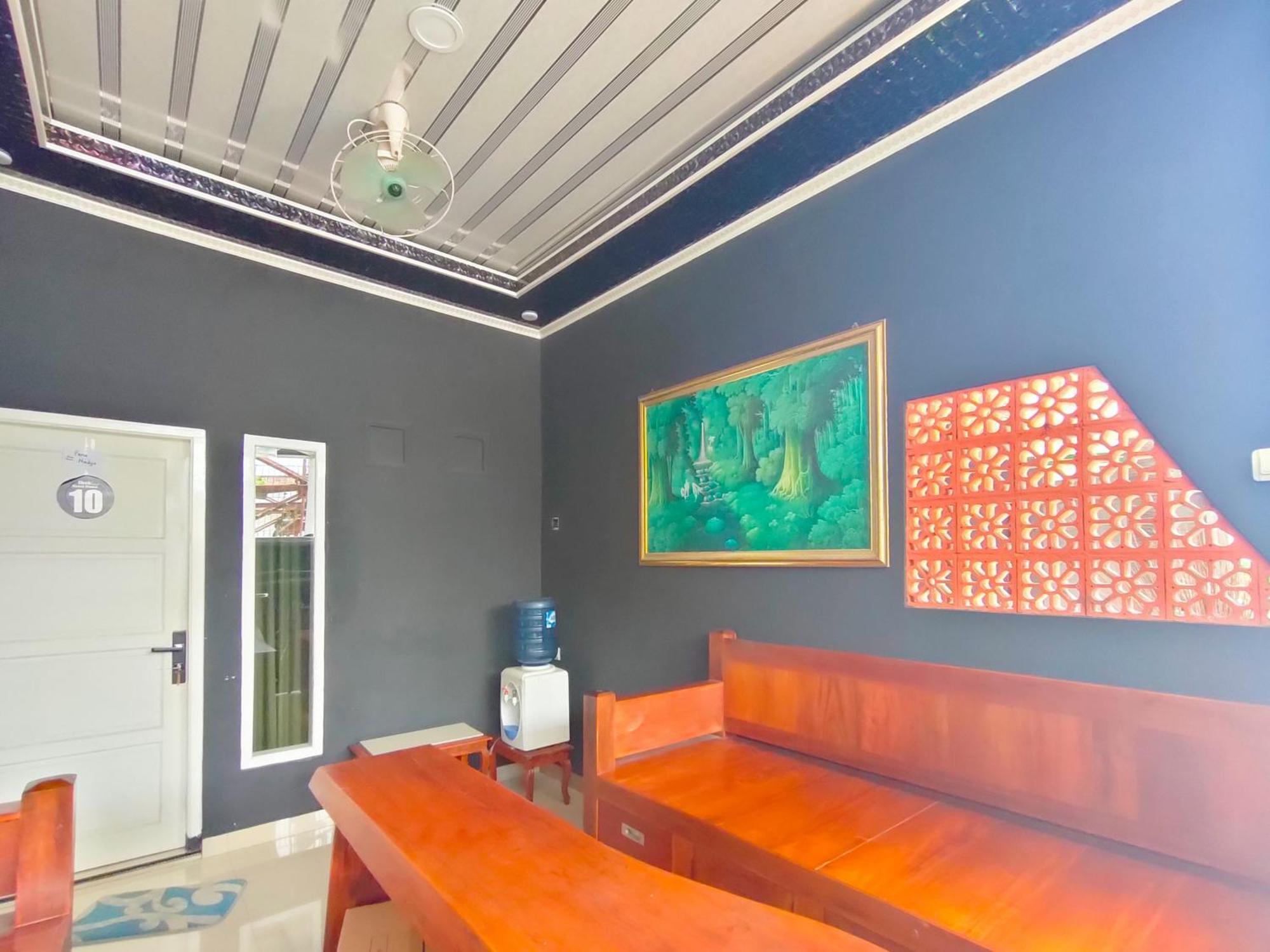 Reddoorz Syariah Near Stasiun Wates Hotel Wates  Eksteriør billede